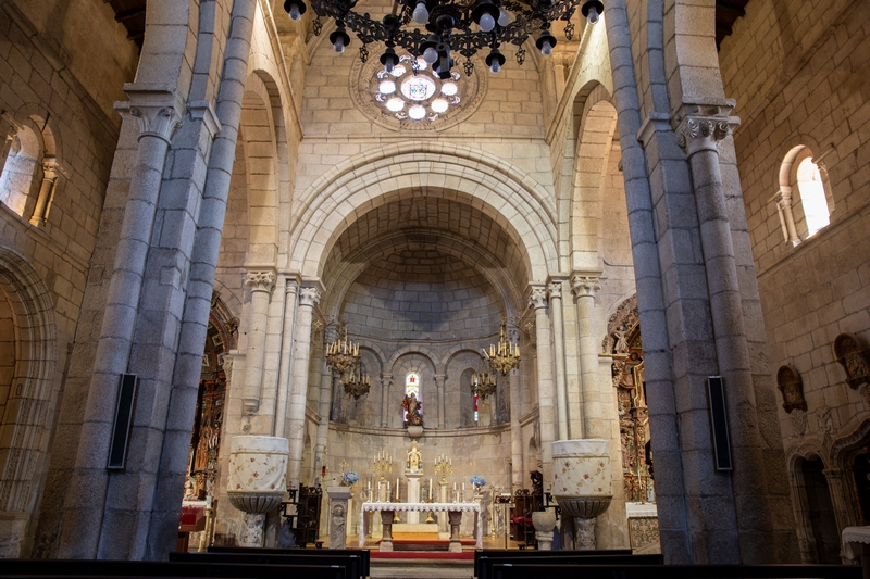 Monasterio e Iglesia de Santa María de Xunqueira de Ambía